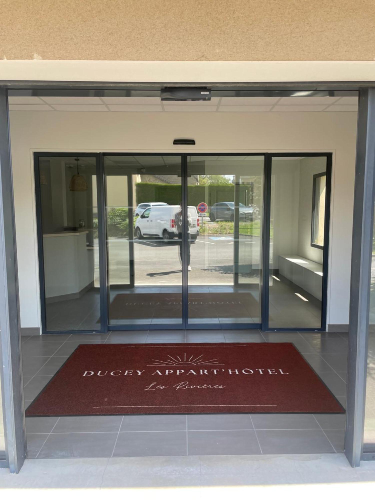 Ducey Appart'Hotel - Les Rivieres Экстерьер фото